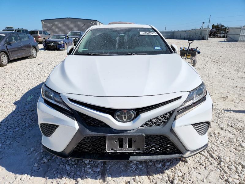4T1M11AK5LU993864 - 2020 TOYOTA CAMRY SE თეთრი ფოტო 5