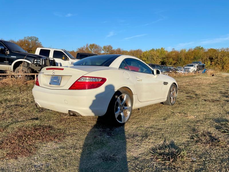 WDDPK5HA1CF038430 - 2012 MERCEDES-BENZ SLK 350 WHITE photo 4