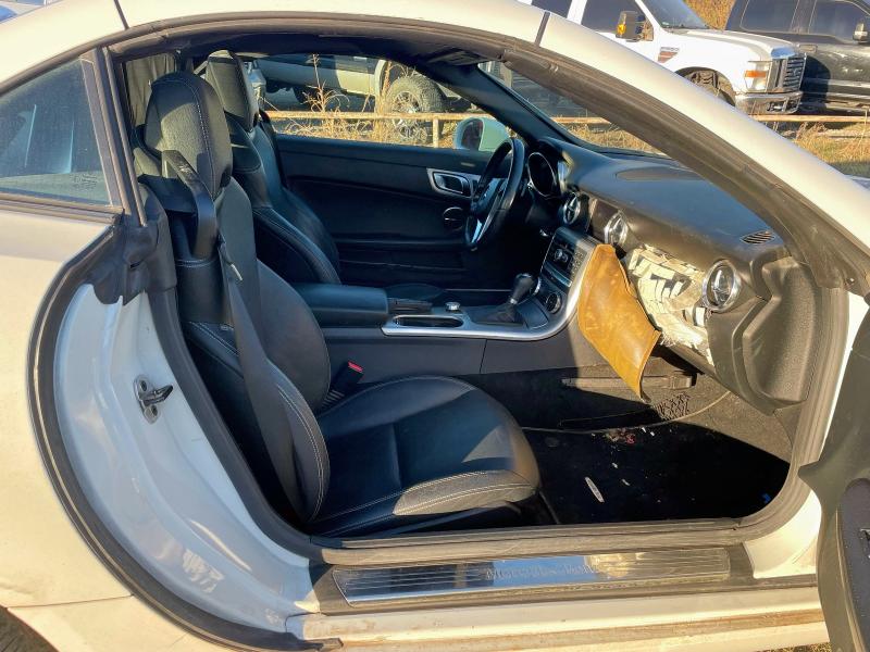 WDDPK5HA1CF038430 - 2012 MERCEDES-BENZ SLK 350 WHITE photo 5
