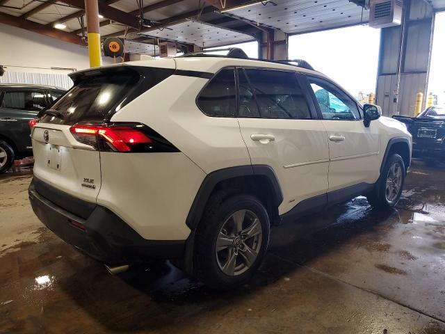 4T3RWRFV8RU129478 - 2024 TOYOTA RAV4 XLE WHITE photo 3