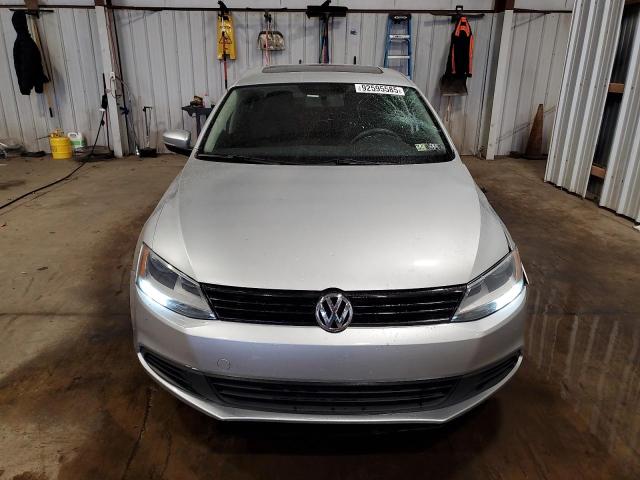 3VWDZ7AJ8BM318971 - 2011 VOLKSWAGEN JETTA SE SILVER photo 5