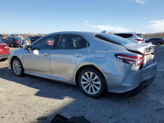 4T1C11AK4LU857513 - 2020 TOYOTA CAMRY LE SILVER photo 2