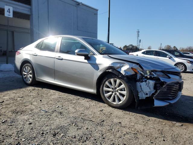 4T1C11AK4LU857513 - 2020 TOYOTA CAMRY LE SILVER photo 4