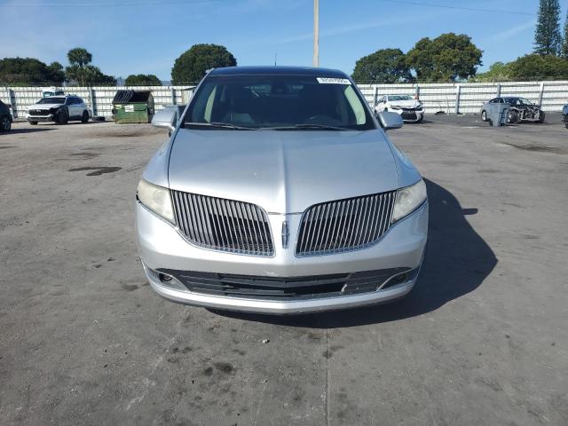 2LMHJ5AT9DBL55887 - 2013 LINCOLN MKT SILVER photo 5