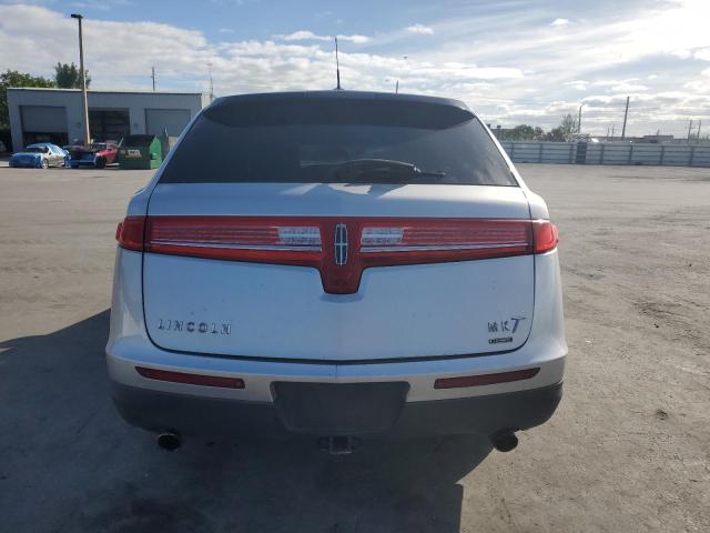 2LMHJ5AT9DBL55887 - 2013 LINCOLN MKT SILVER photo 6
