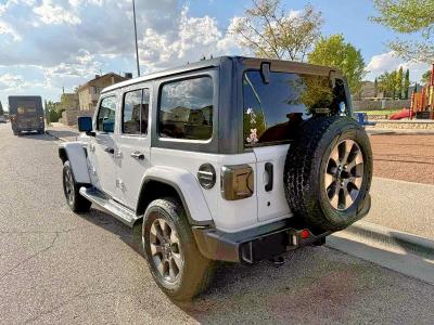 1C4HJXEN2LW213871 - 2020 JEEP WRANGLER U SAHARA WHITE photo 3