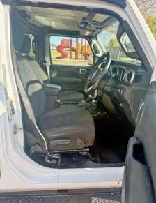 1C4HJXEN2LW213871 - 2020 JEEP WRANGLER U SAHARA WHITE photo 5