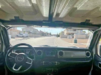 1C4HJXEN2LW213871 - 2020 JEEP WRANGLER U SAHARA WHITE photo 9