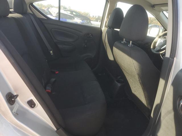 3N1CN7AP9JL820300 - 2018 NISSAN VERSA S 银色 照片 10