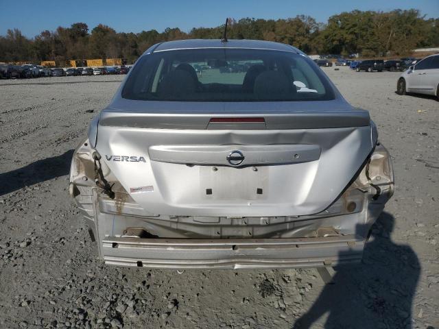 3N1CN7AP9JL820300 - 2018 NISSAN VERSA S 银色 照片 6