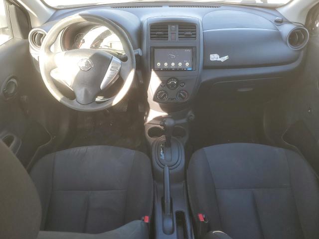 3N1CN7AP9JL820300 - 2018 NISSAN VERSA S 银色 照片 8