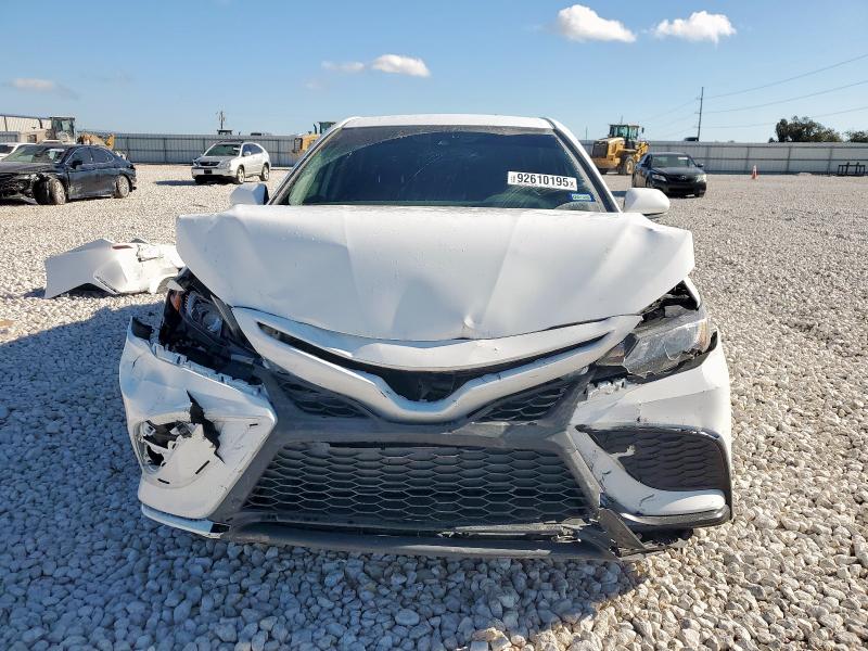 4T1G11AK9NU711970 - 2022 TOYOTA CAMRY SE WHITE photo 5