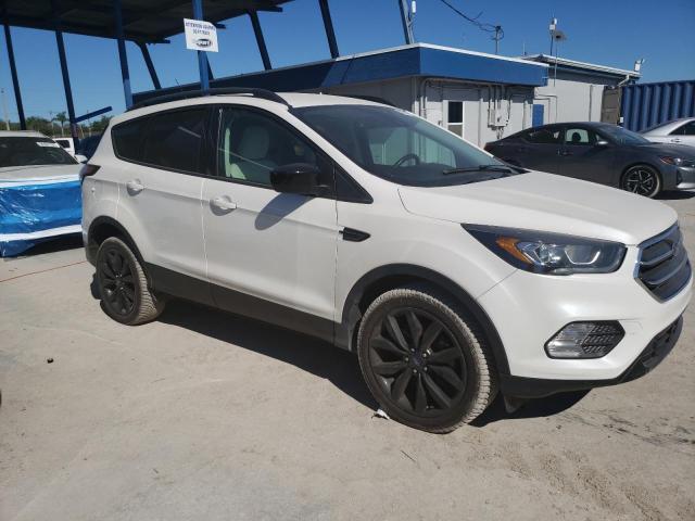 1FMCU9HD2JUD03347 - 2018 FORD ESCAPE SEL Ақ фото 4
