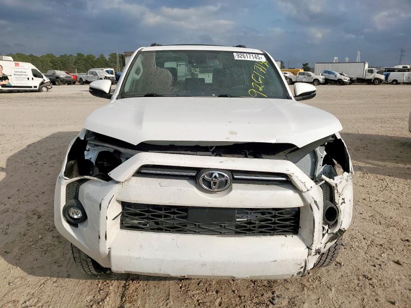 JTENU5JR4N6065888 - 2022 TOYOTA 4RUNNER SR5/SR5 PREMIUM Белый фото 5