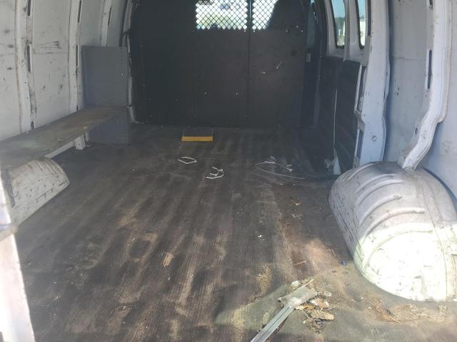 1GCFG15X651221718 - 2005 CHEVROLET EXPRESS WHITE photo 10