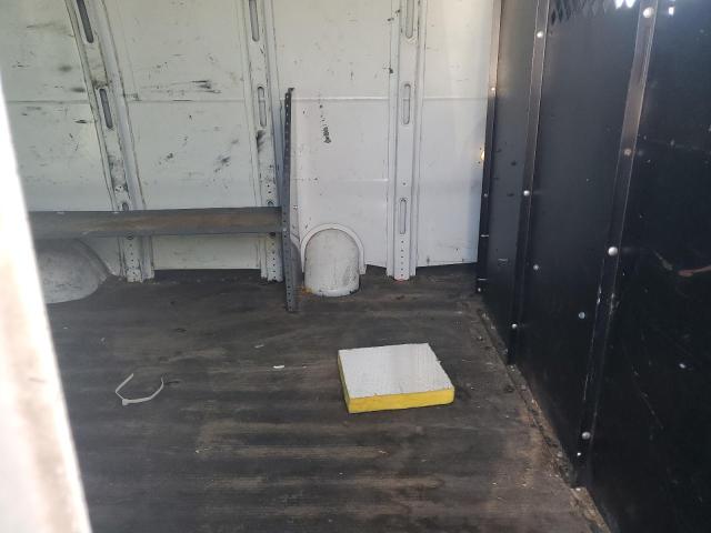 1GCFG15X651221718 - 2005 CHEVROLET EXPRESS WHITE photo 11