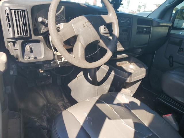 1GCFG15X651221718 - 2005 CHEVROLET EXPRESS WHITE photo 8