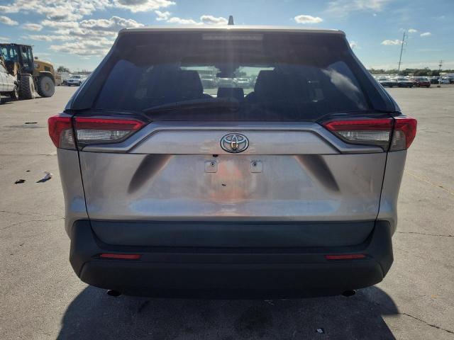 2T3H1RFV7KC005056 - 2019 TOYOTA RAV4 LE Արծաթագույն լուսանկար 6