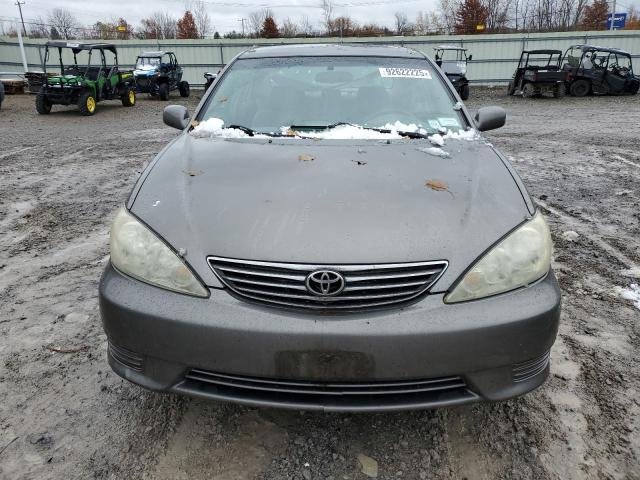 4T1BE32K55U592274 - 2005 TOYOTA CAMRY LE GRAY photo 5
