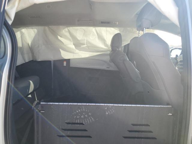 5TDJRKEC1SS225830 - 2025 TOYOTA SIENNA XLE SILVER photo 11