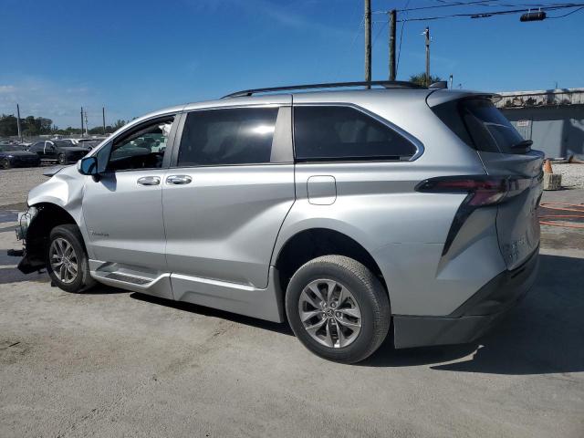 5TDJRKEC1SS225830 - 2025 TOYOTA SIENNA XLE SILVER photo 2