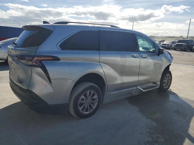 5TDJRKEC1SS225830 - 2025 TOYOTA SIENNA XLE SILVER photo 3