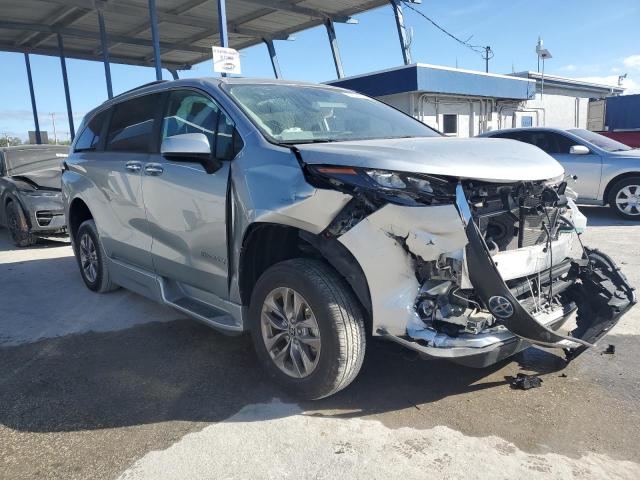 5TDJRKEC1SS225830 - 2025 TOYOTA SIENNA XLE SILVER photo 4