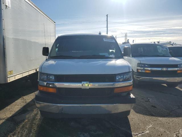 1GCWGBFG0J1202158 - 2018 CHEVROLET EXPRESS G2 WHITE photo 5