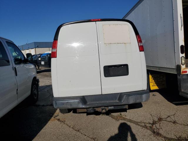 1GCWGBFG0J1202158 - 2018 CHEVROLET EXPRESS G2 WHITE photo 6