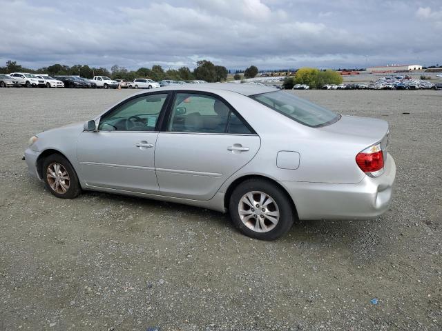 4T1BF30K05U592215 - 2005 TOYOTA CAMRY LE SILVER photo 2