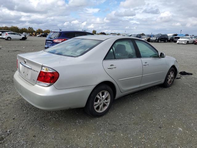 4T1BF30K05U592215 - 2005 TOYOTA CAMRY LE SILVER photo 3