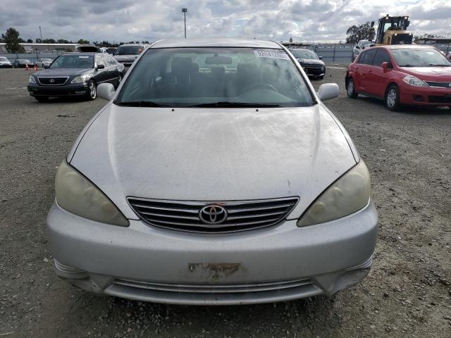 4T1BF30K05U592215 - 2005 TOYOTA CAMRY LE SILVER photo 5