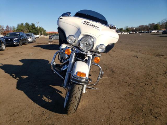 1HD1FCW136Y694812 - 2006 HARLEY-DAVIDSON FLHTCUI WHITE photo 2