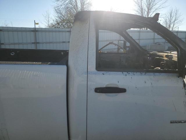 1GC0KVCGXBZ394928 - 2011 CHEVROLET SILVERADO K2500 HEAVY DUTY WHITE photo 10