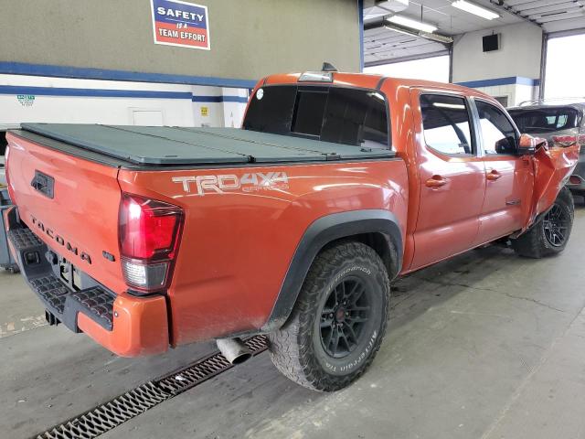 3TMCZ5ANXJM138654 - 2018 TOYOTA TACOMA DOUBLE CAB Orange Foto 3