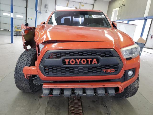 3TMCZ5ANXJM138654 - 2018 TOYOTA TACOMA DOUBLE CAB Orange Foto 5