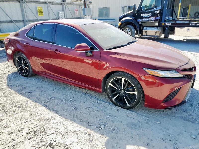 4T1B61HK2JU657536 - 2018 TOYOTA CAMRY XSE Burgund zdjęcie 4