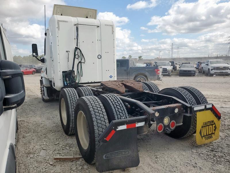 1FUJGBD92FLGV4229 - 2015 FREIGHTLINER CASCADIA 1 WHITE photo 3