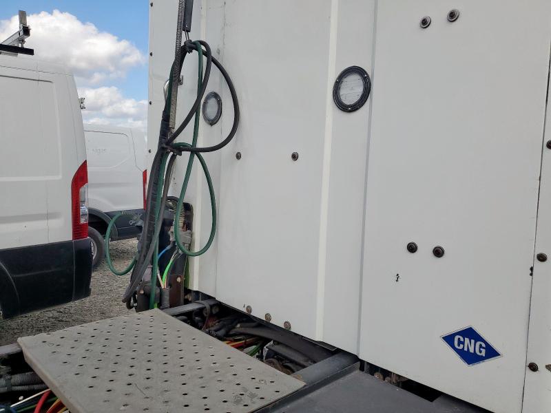 1FUJGBD92FLGV4229 - 2015 FREIGHTLINER CASCADIA 1 WHITE photo 6