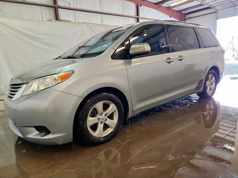 2016 TOYOTA SIENNA LE, 