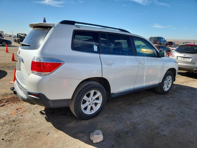 5TDBK3EH8DS224929 - 2013 TOYOTA HIGHLANDER BASE أبيض صورة 3