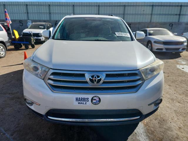 5TDBK3EH8DS224929 - 2013 TOYOTA HIGHLANDER BASE أبيض صورة 5