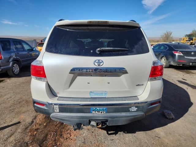 5TDBK3EH8DS224929 - 2013 TOYOTA HIGHLANDER BASE أبيض صورة 6