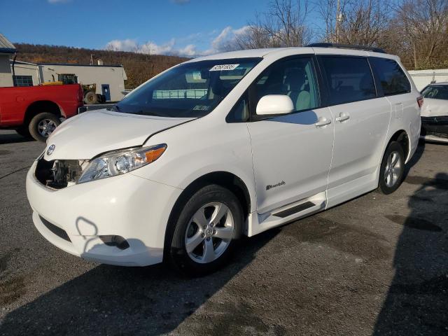 2015 TOYOTA SIENNA LE, 