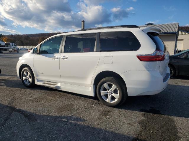 5TDKK3DC2FS566174 - 2015 TOYOTA SIENNA LE WHITE photo 2