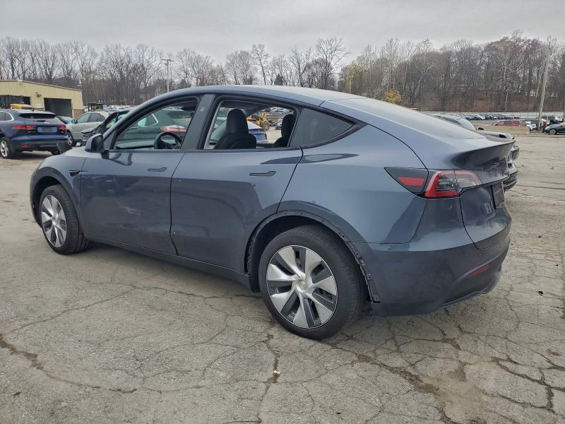 7SAYGDEE7PA164271 - 2023 TESLA MODEL Y ნაცრისფერი ფოტო 2