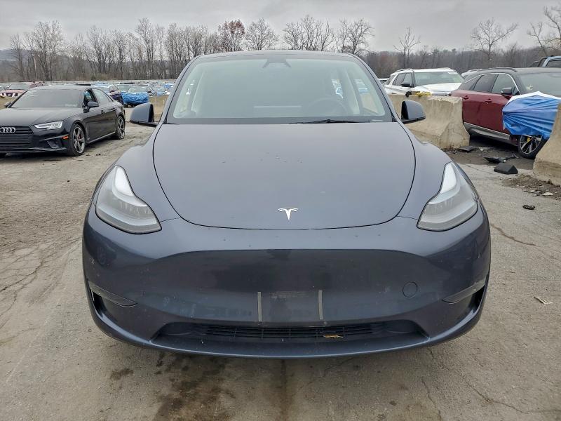 7SAYGDEE7PA164271 - 2023 TESLA MODEL Y ნაცრისფერი ფოტო 5