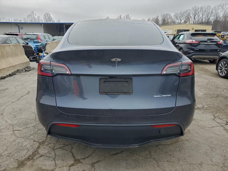 7SAYGDEE7PA164271 - 2023 TESLA MODEL Y ნაცრისფერი ფოტო 6