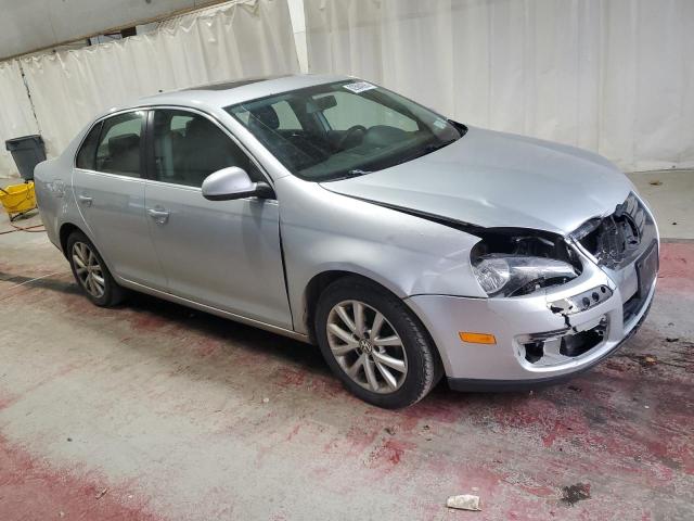 3VWRX7AJ0AM024507 - 2010 VOLKSWAGEN JETTA SE 银色 照片 4