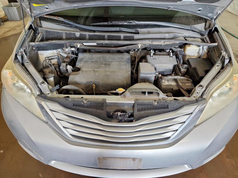 5TDKK3DC2GS730914 - 2016 TOYOTA SIENNA LE WHITE photo 12